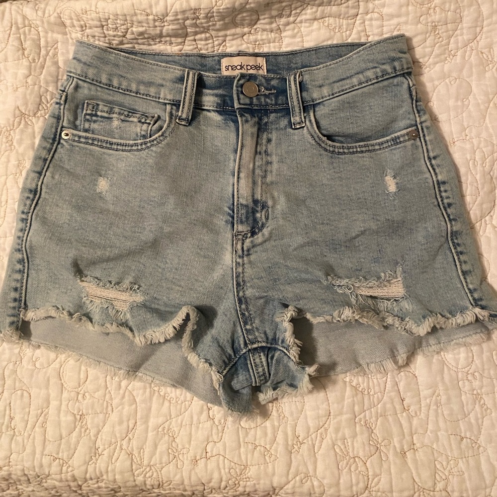 Sneak Peek denim shorts. Like new condition. Size small.